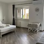 Casa Di Nonna Checca B&B לינה וארוחת בוקר 3*